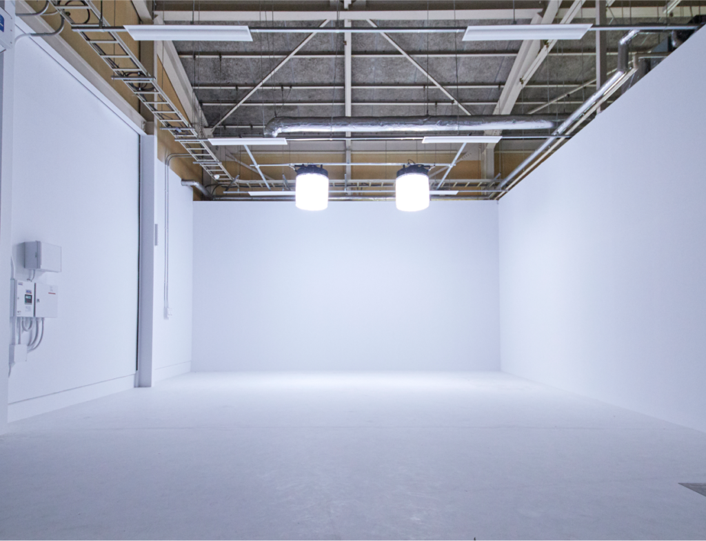 三重県桑名市の白ホリ格安撮影スタジオ グラフィー